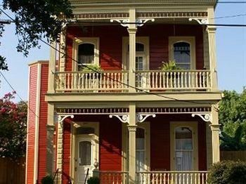Maison De Macarty Bed & Breakfast