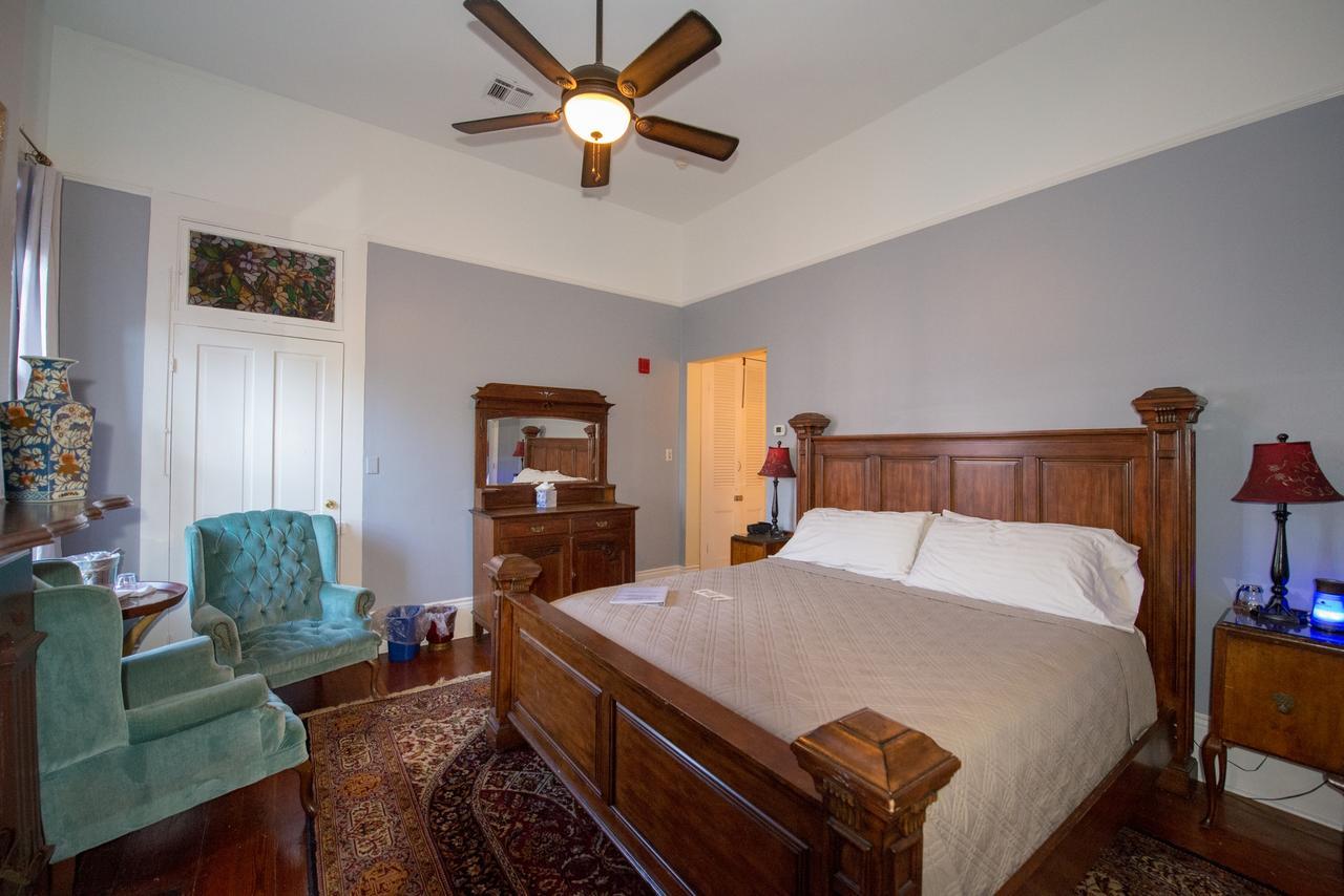 Bed & Breakfast Maison De Macarty