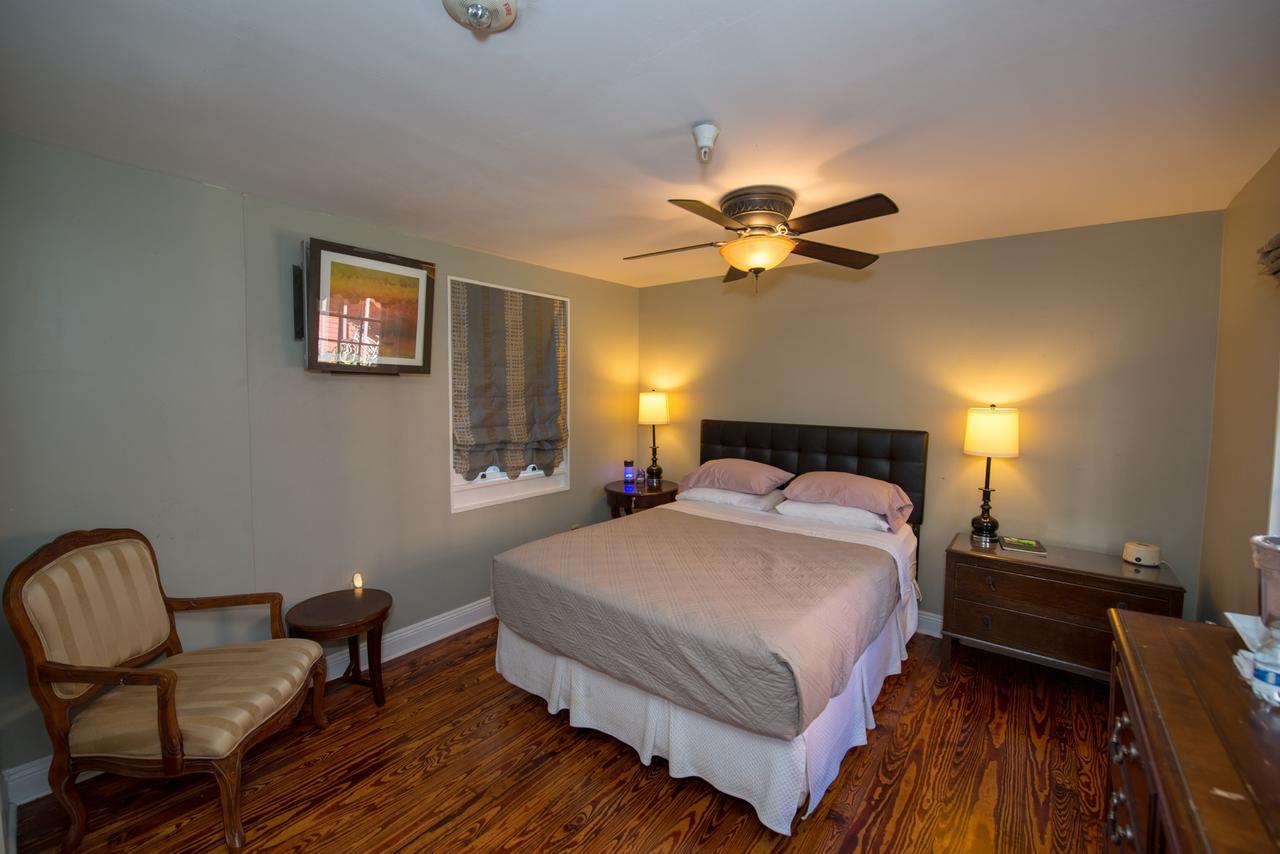 Maison De Macarty Bed & Breakfast 3*