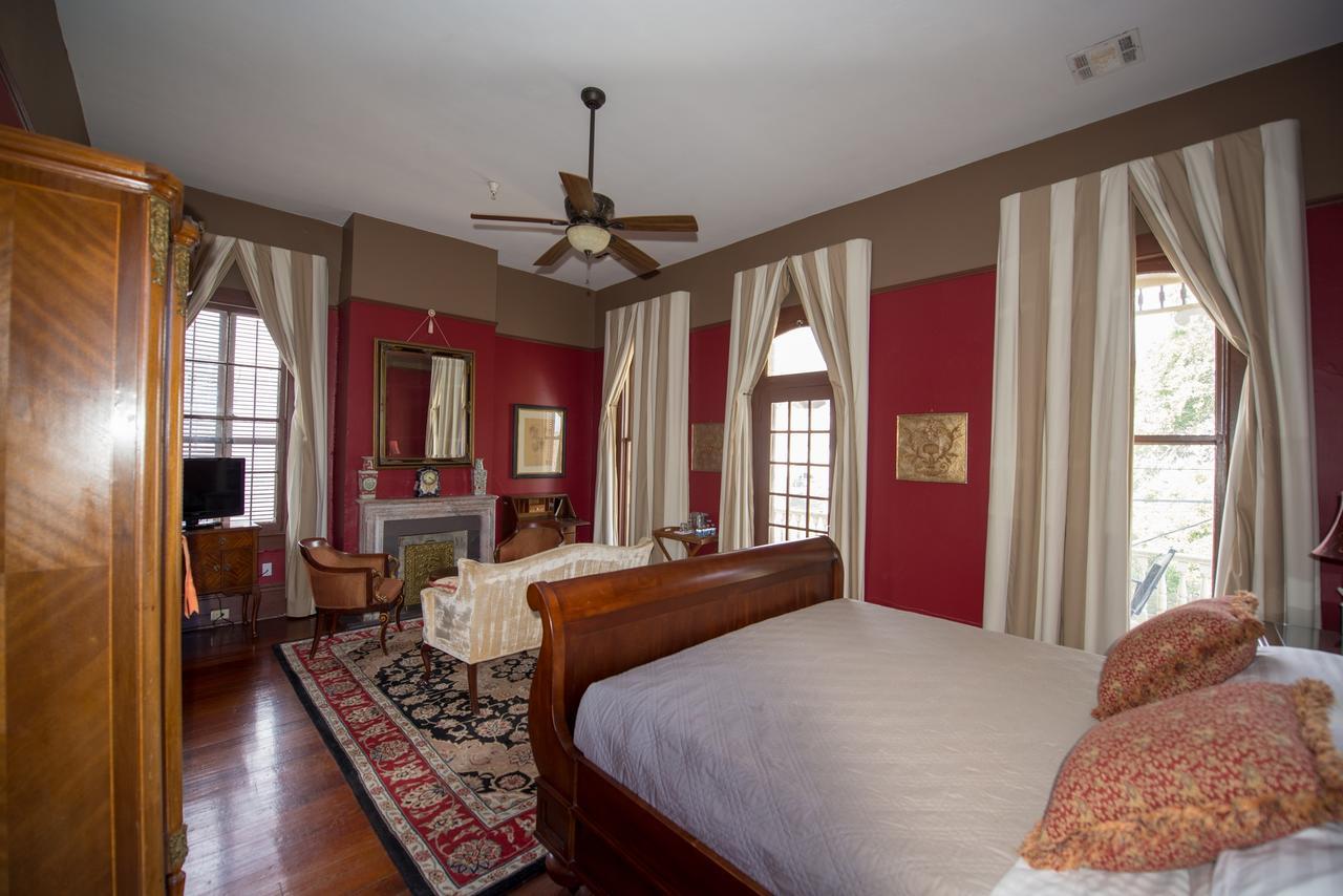 Maison De Macarty Bed & Breakfast
