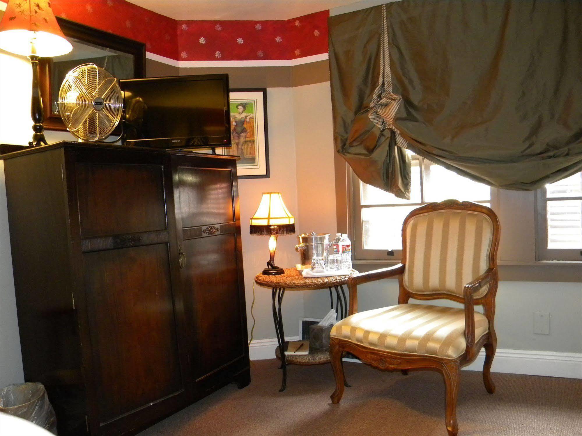 Maison De Macarty Bed & Breakfast