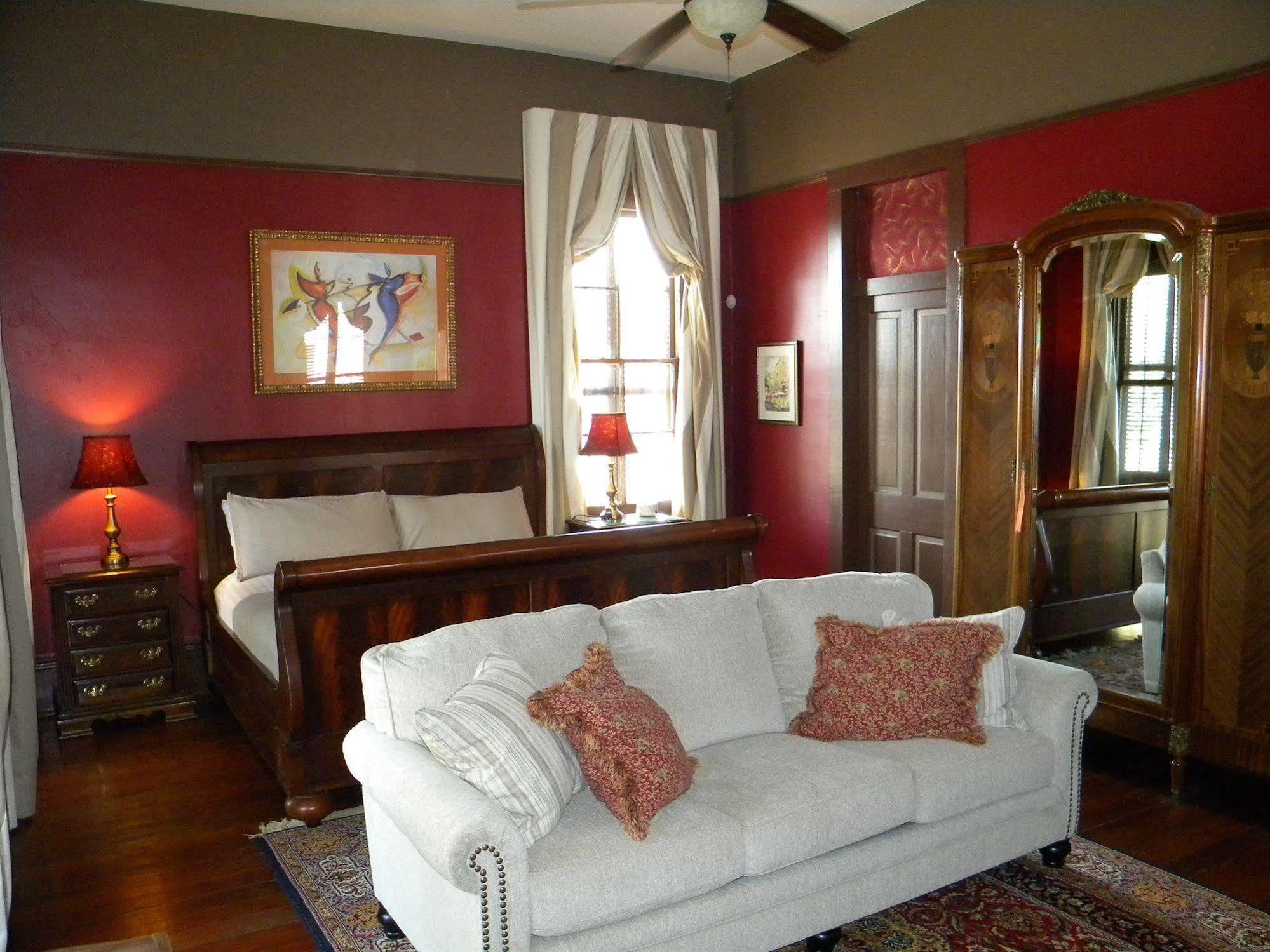 Maison De Macarty Bed & Breakfast 3*