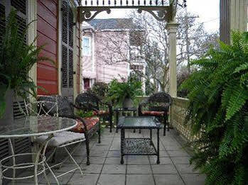 Maison De Macarty Bed & Breakfast