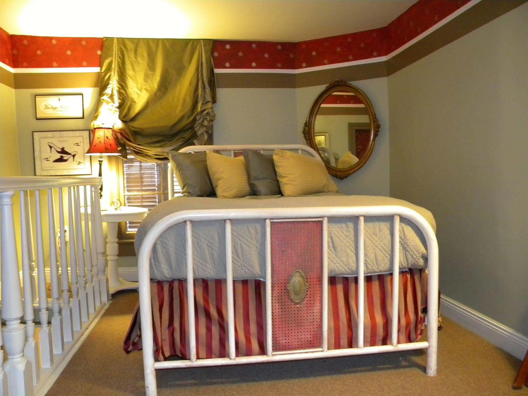 Maison De Macarty 3*