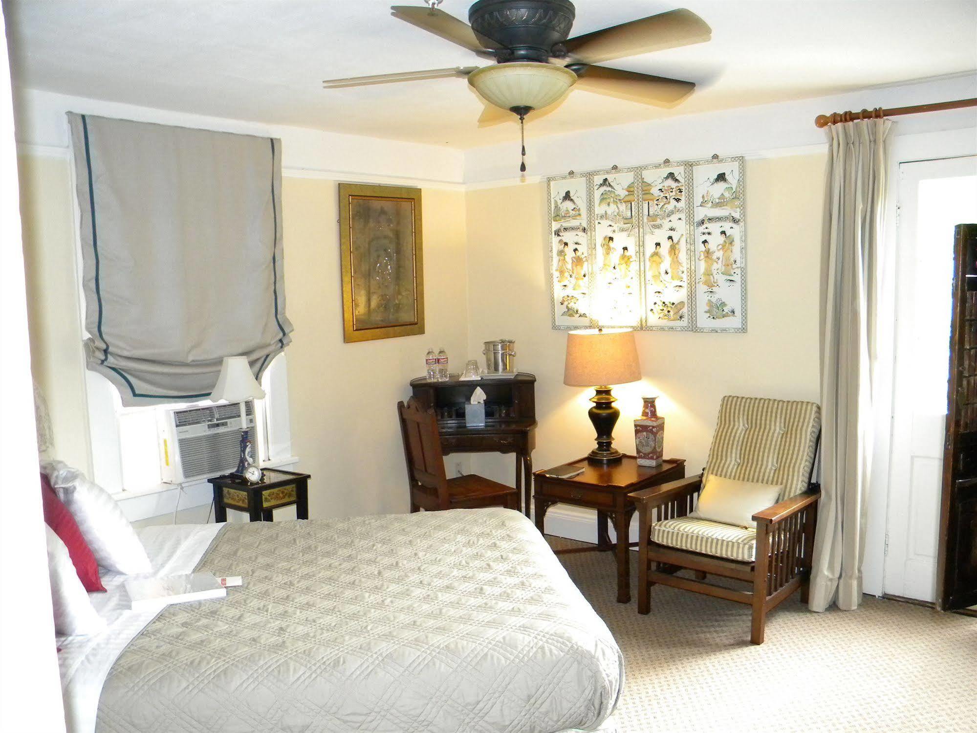 Maison De Macarty Bed & Breakfast 3*